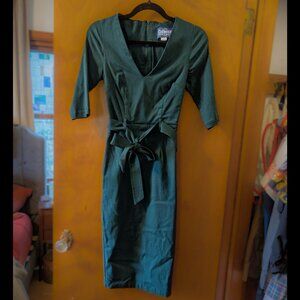 XS Stretchy Green Collectif Wiggle Dress with Belt